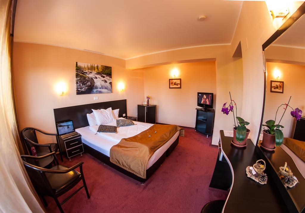 Carpatic Hotel Predeal Room photo